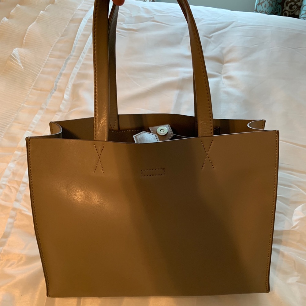 Hand bag